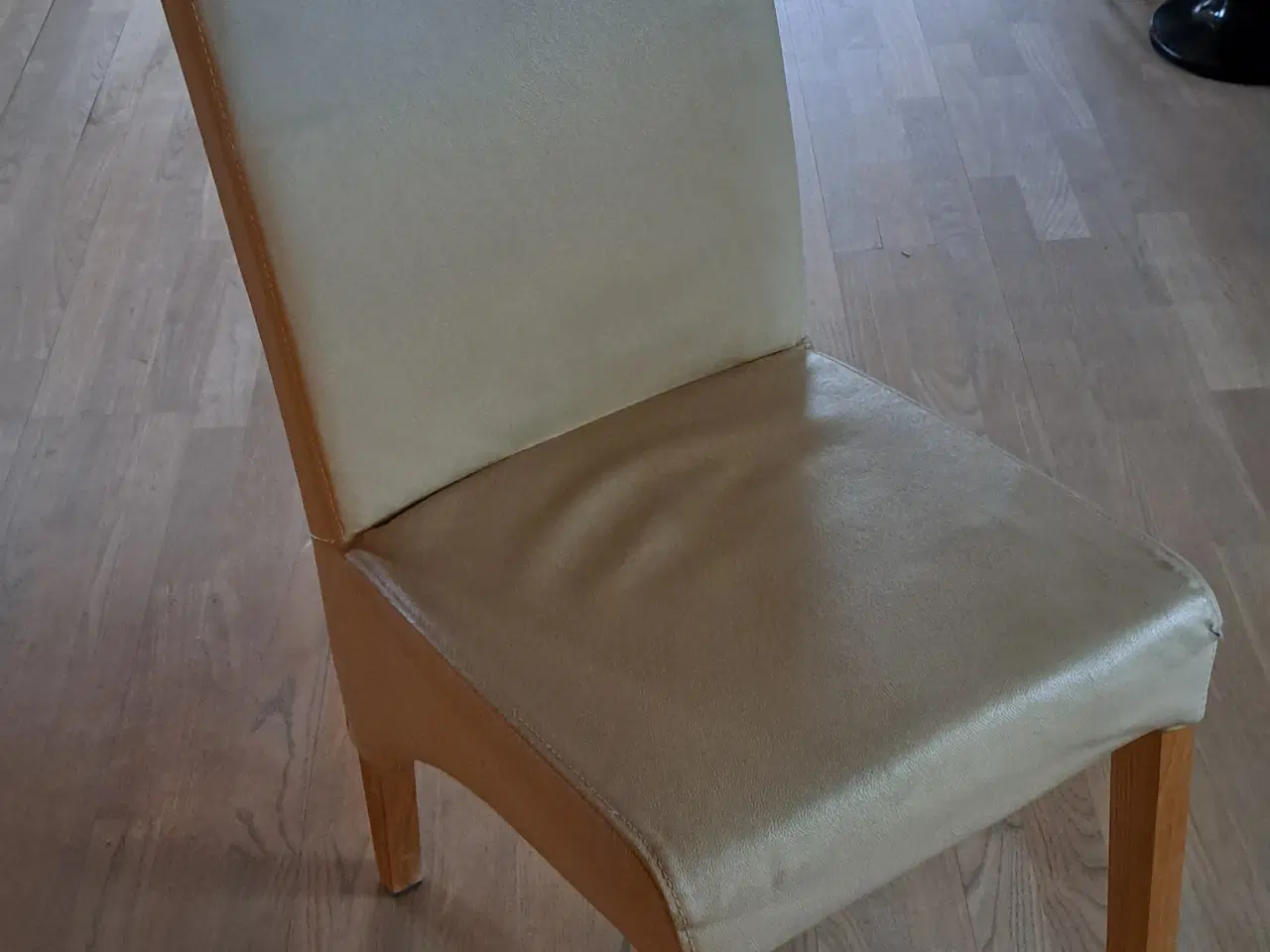 Billede 1 - 6 stk. spisebord  stole   kan afhentes gratis 