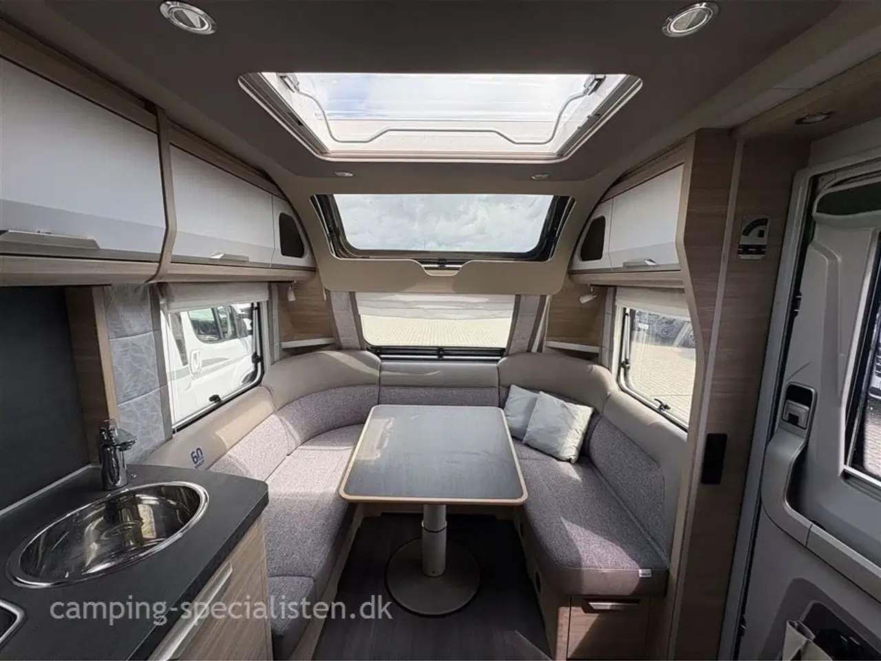 Billede 6 - 2021 - Knaus Südwind 500 UF "60 Years Celebration"   Pæn og meget veldholdt campingvogn - Knaus Südwind 500 UF fra 2021 - Kan nu opleves hos Camping-Specialisten i Silkeborg