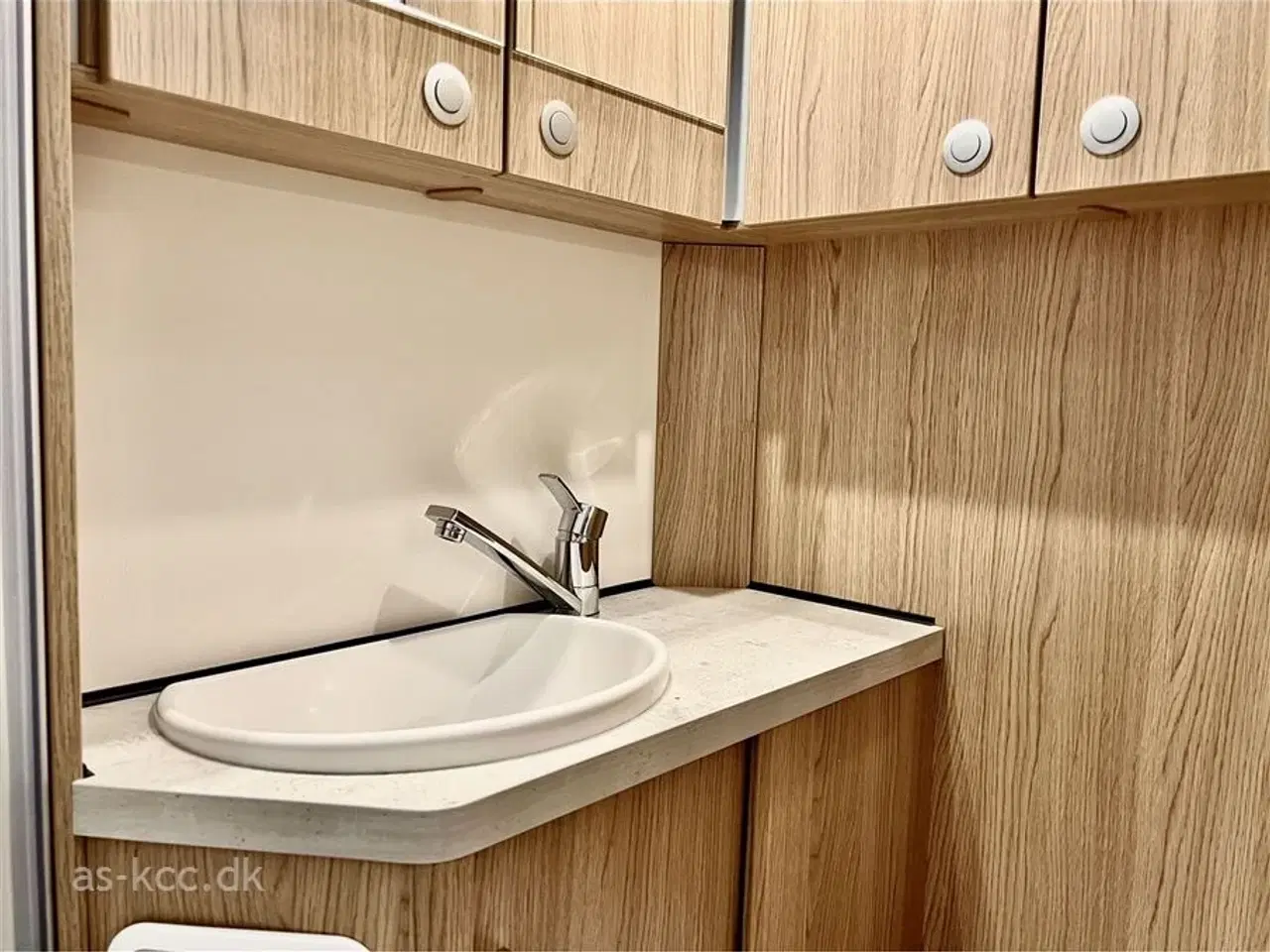 Billede 17 - 2025 - LMC Cruiser V646   LMC Cruiser V646 70års jubilæums med 2 enkelt senge og Automatgear.