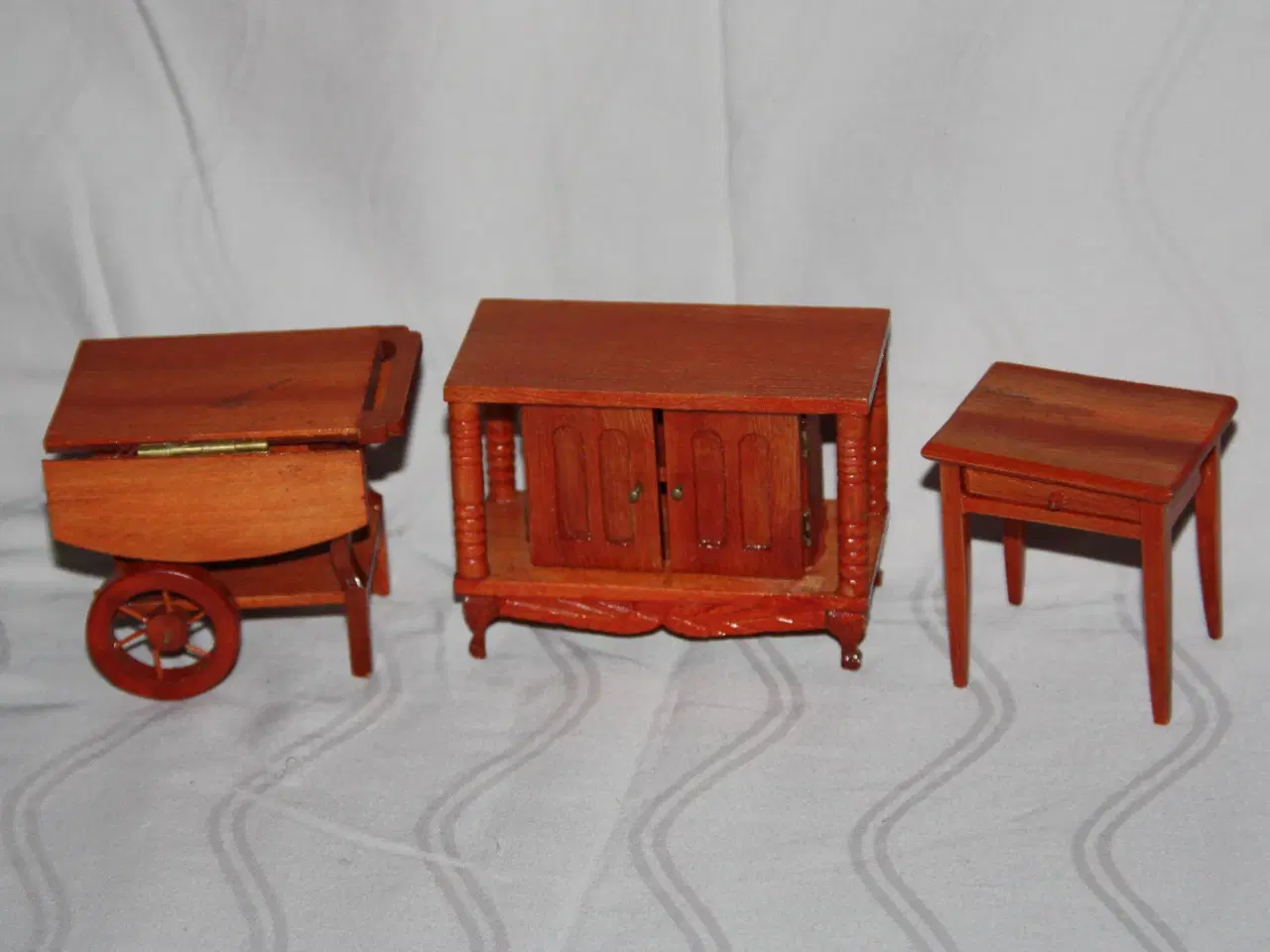 Billede 1 - Retro dukkehusmøbler