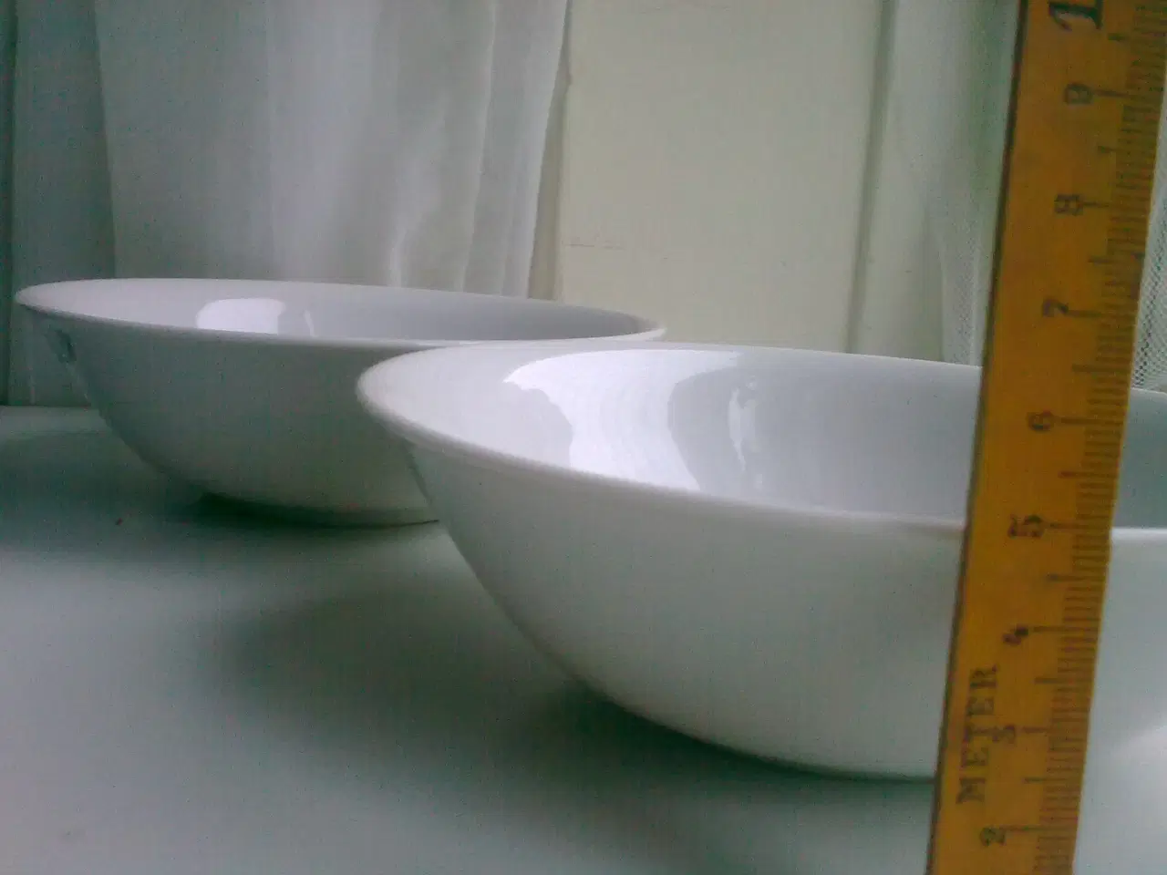 Billede 4 - Mads Stage * Julemandens skål * 2 i hvid porcelæn.