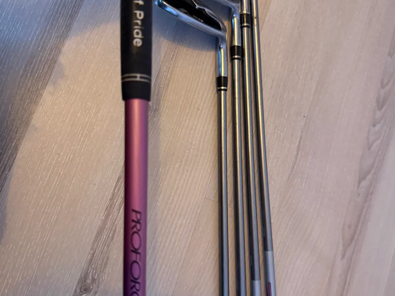 Billede 4 - Wilson staff luxe damesæt inkl putter