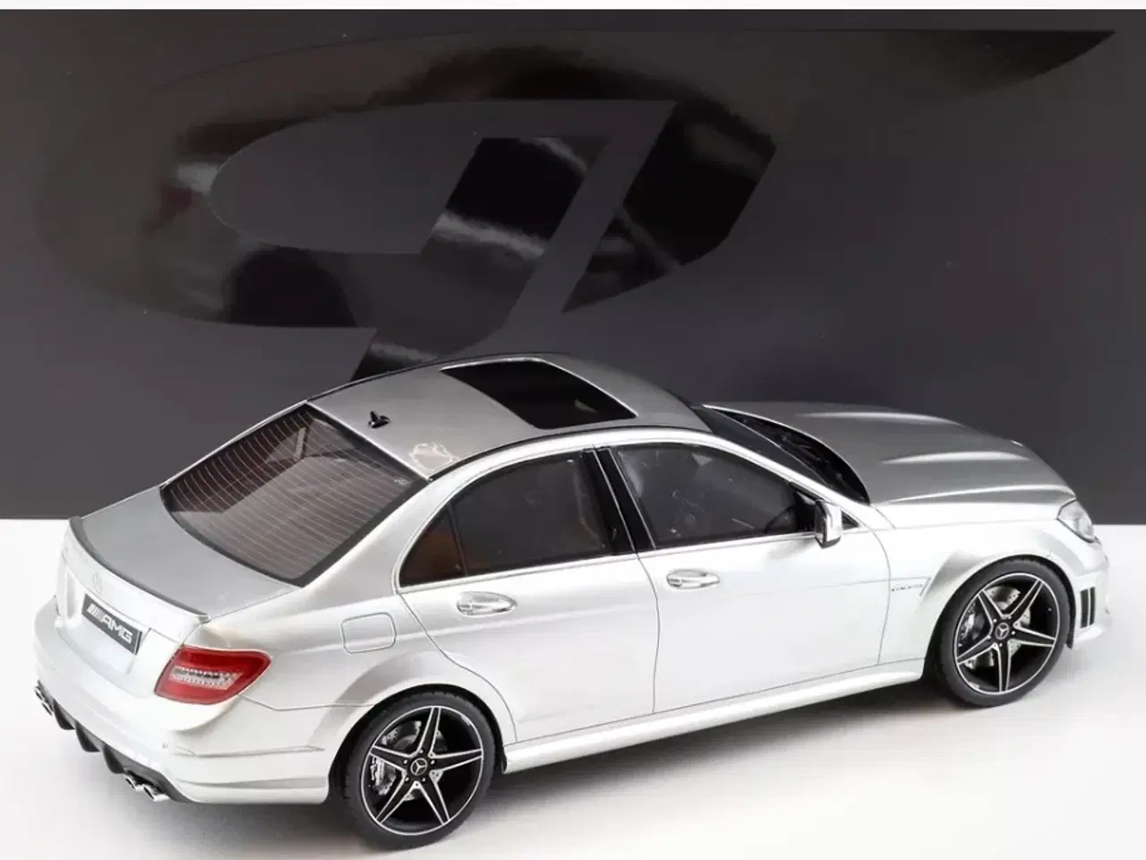 Billede 3 - 1:18 Mercedes C63 AMG W204