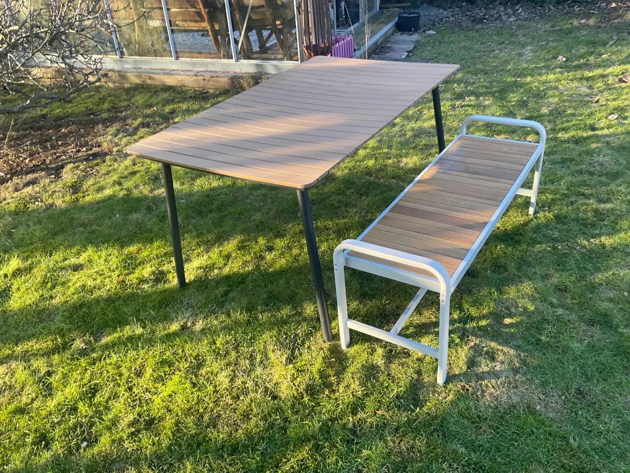 Billede 2 - Pænt alu. havestol med to stole.