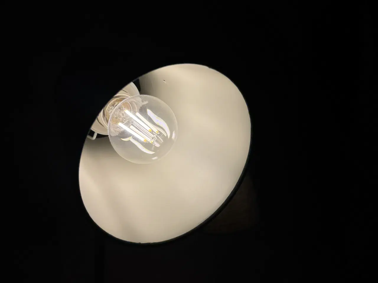 Billede 3 - Sort lampe med 2 pære