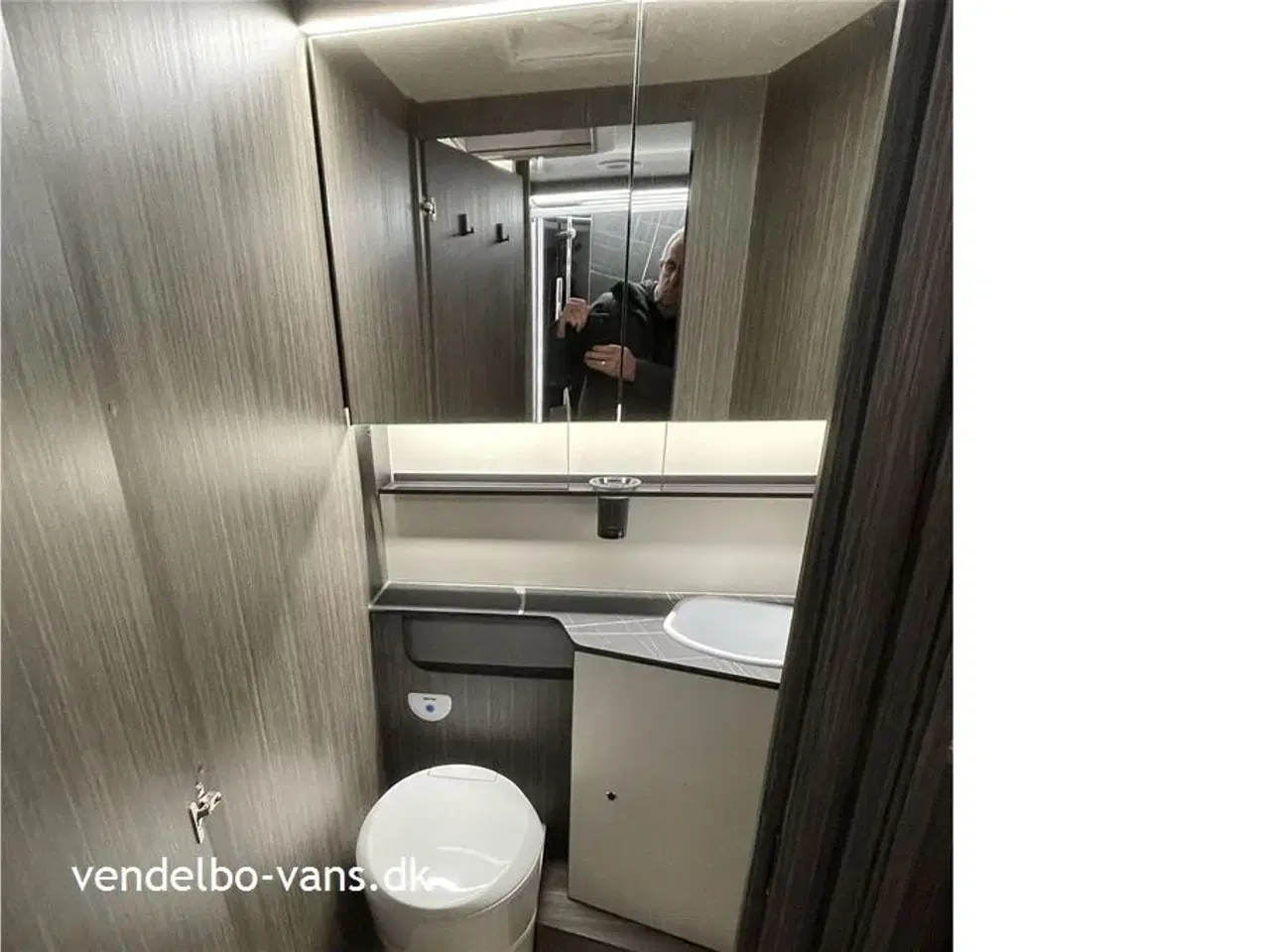 Billede 16 - 2026 - McLouis Nevis 873 Enkeltsenge og stor garage