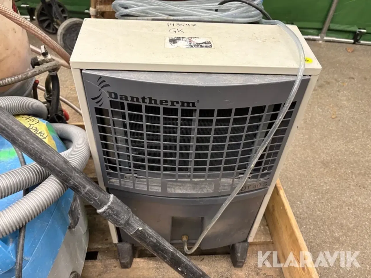 Billede 9 - Støvsuger, affugter og fyldestation