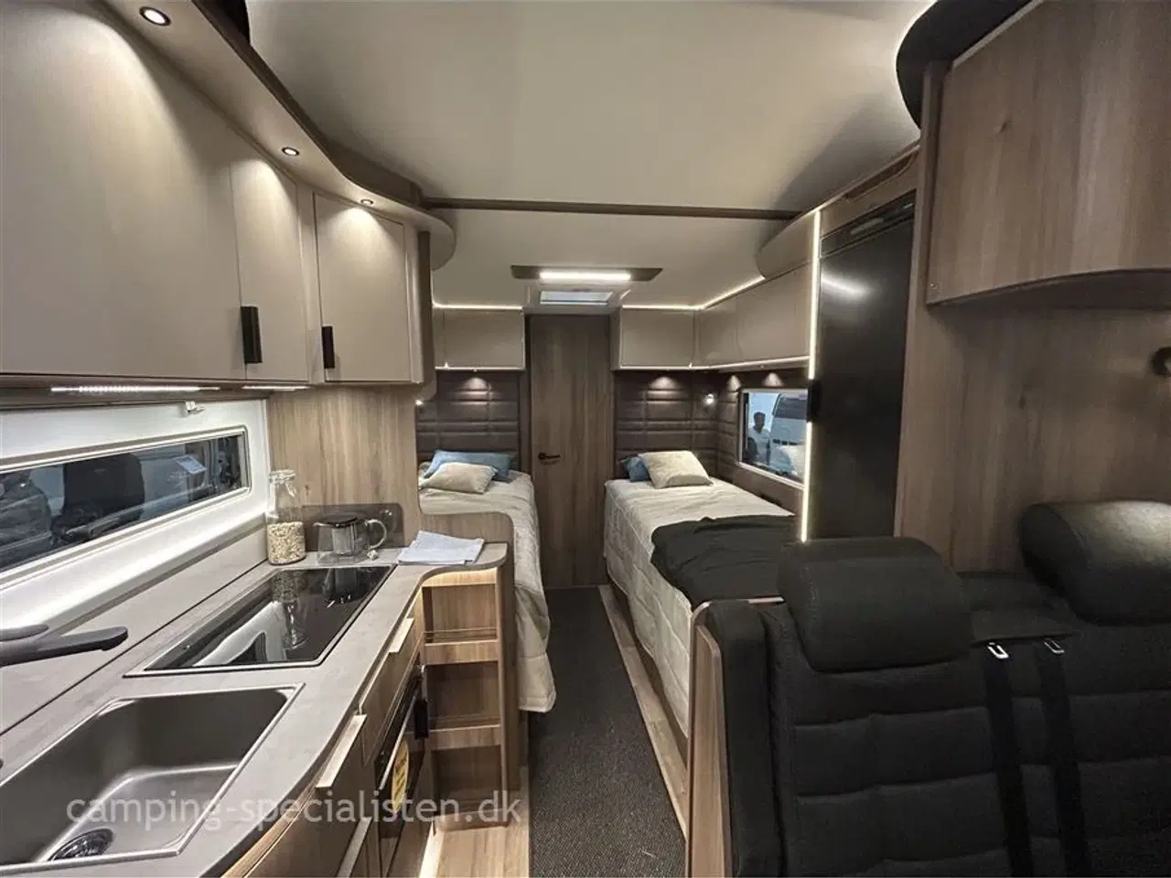 Billede 7 - 2026 - Kabe Novum 750 T   Kabe Novum 750 T med Stort badeværelse  model 2026 kan snart ses hos Camping-Specialisten.dk