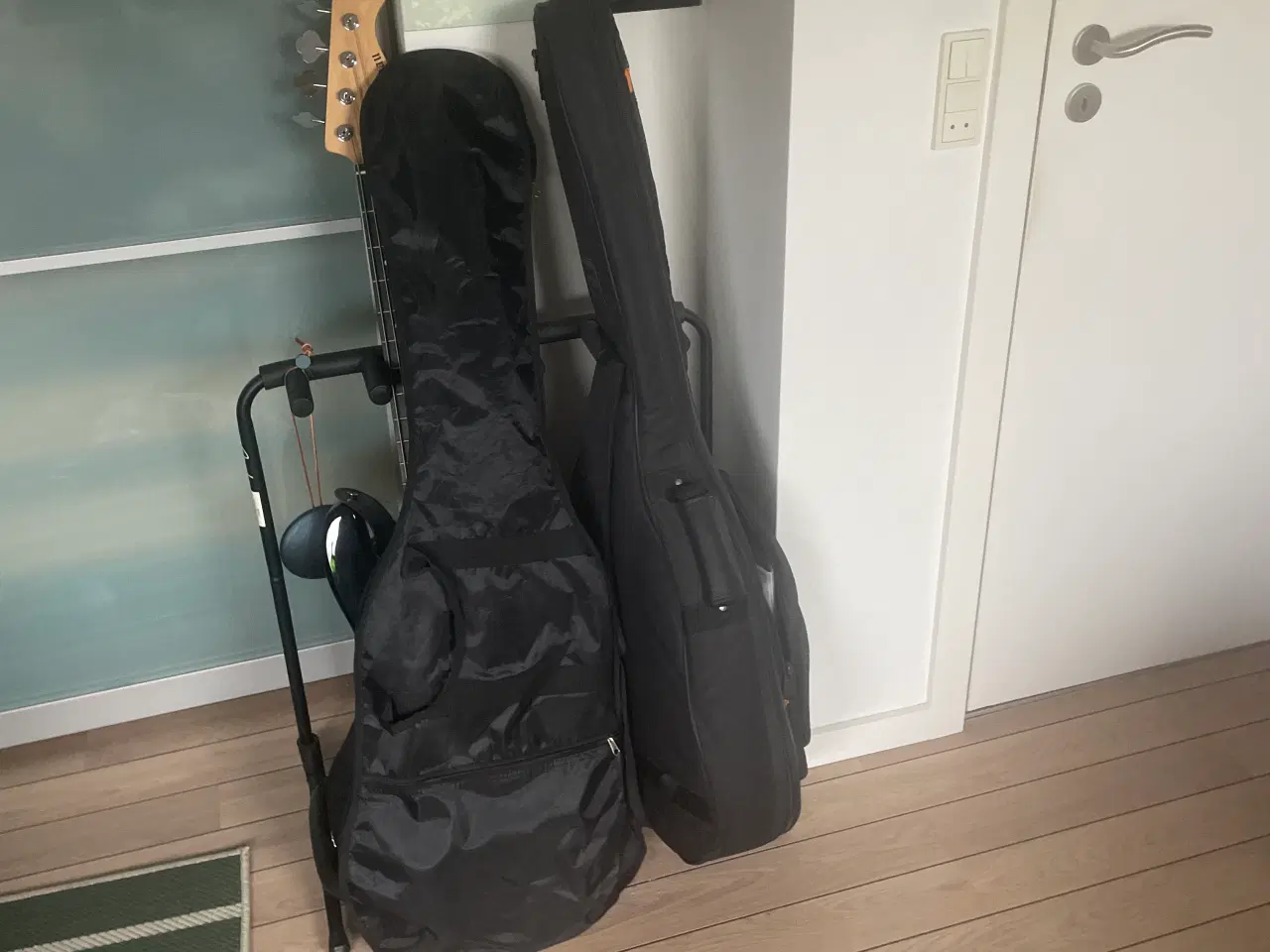 Billede 3 - Sort elbas (god stand)