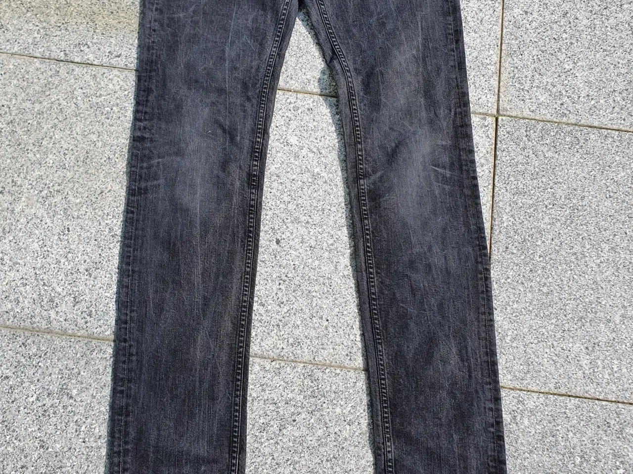 Billede 5 - Jeans. sort/koks farvet