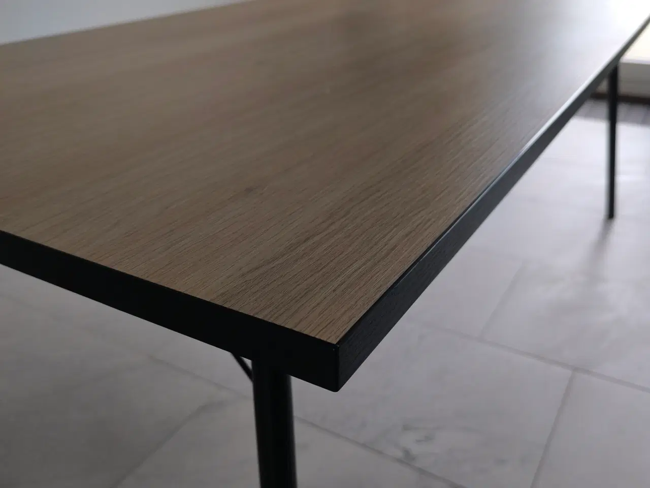 Billede 2 - 1 Ilva spisebord og 6 Sam Lea shell stole 