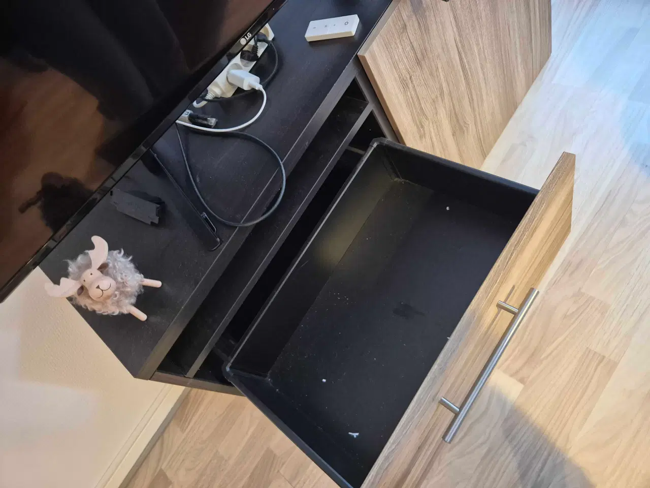 Billede 3 - IKEA møbel i mørk træ