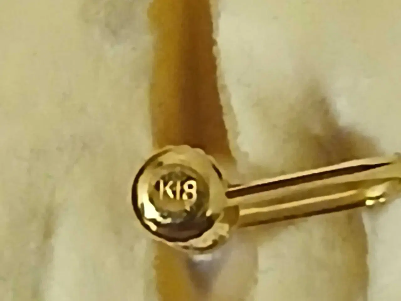 Billede 9 - Guld og perle øreskruer 