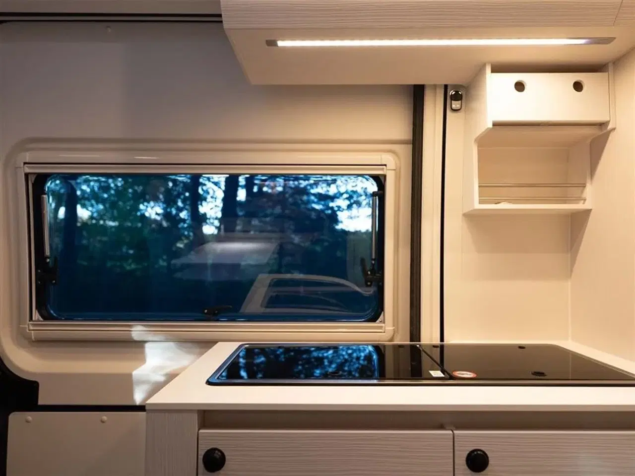 Billede 10 - 2026 - Tourne 6.4 Select aut. gear - Black Tournes topmodel med langsgående senge