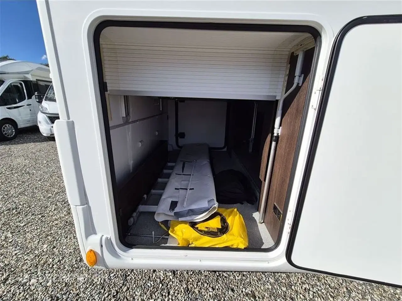 Billede 22 - 2022 - Benimar Tessoro T496   Nk pakke. Automatgear. solceller. Batterier. Markise. Elektrisk indgangstrin. Queensbed.