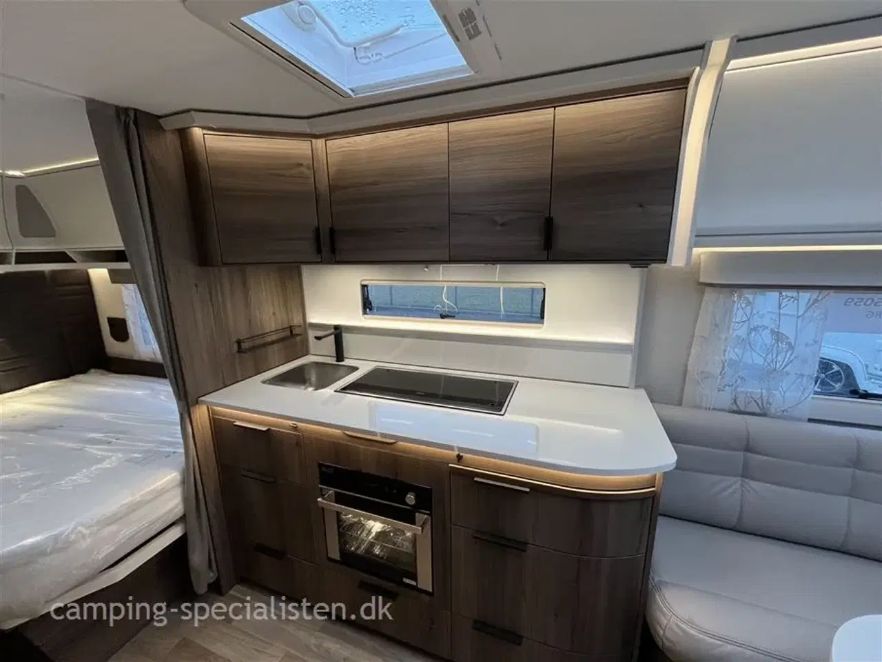 Billede 4 - 2026 - Kabe Smaragd 520 XL KS Premium Line   Kabe Smaragd 520 XL KS PREMIUM LINE model 2026 kan snart ses  hos Camping-Specialisten i Silkeborg