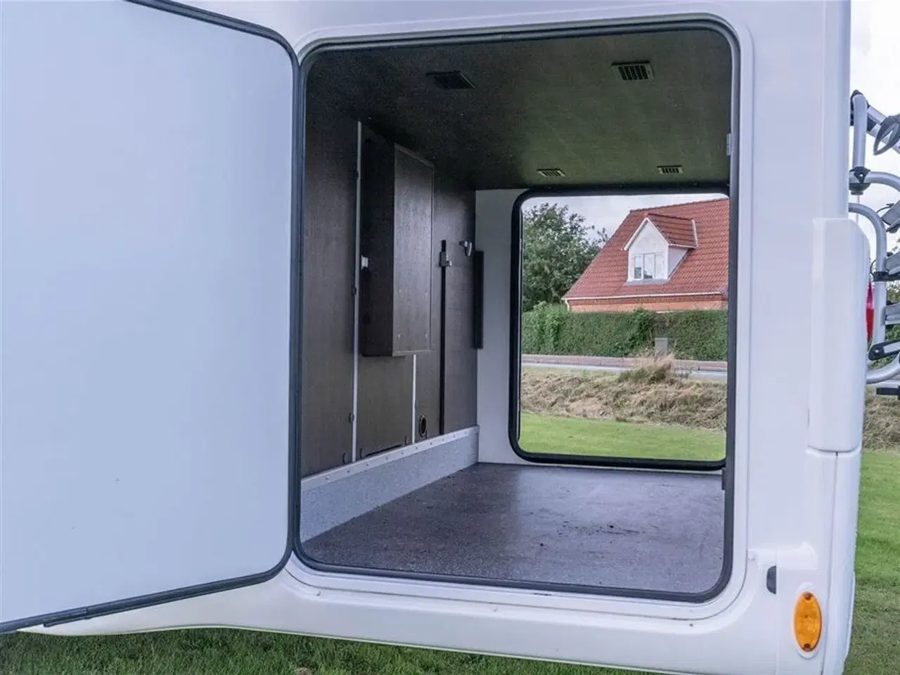 Billede 25 - 2023 - Benimar Sport 363 NK   Ekstrem velholdt autocamper til familien