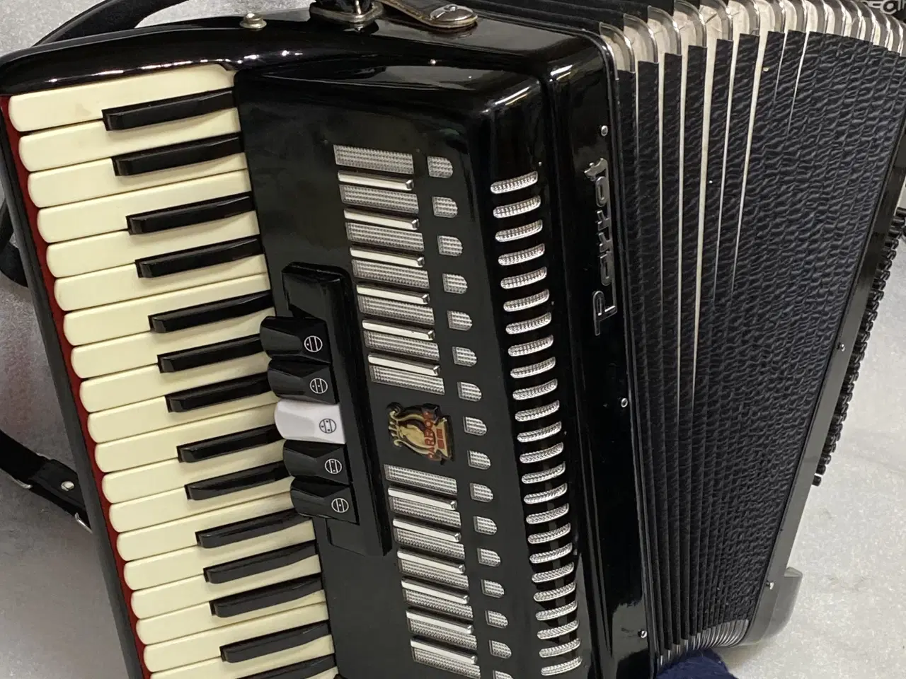 Billede 11 - Perrot harmonika sælges fra samling – nyserviceret