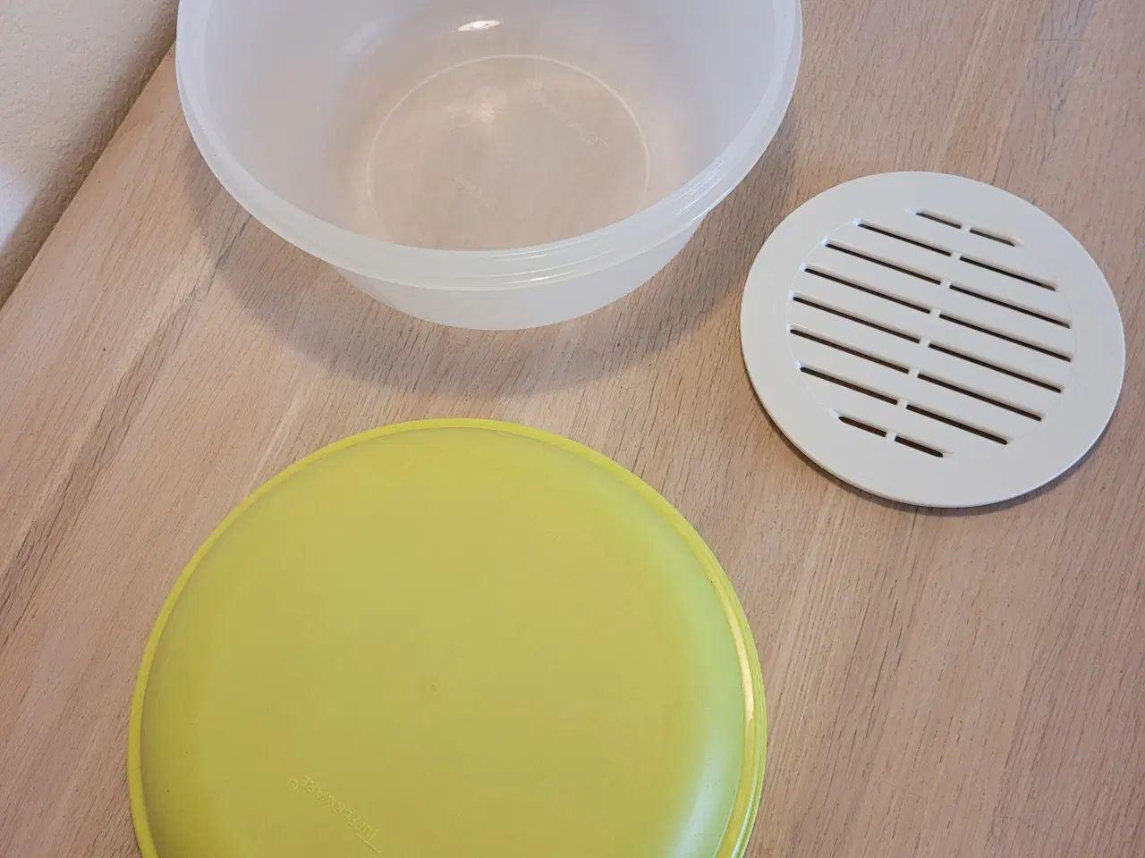 Billede 2 - Tupperware opbevarings bøtte med rist