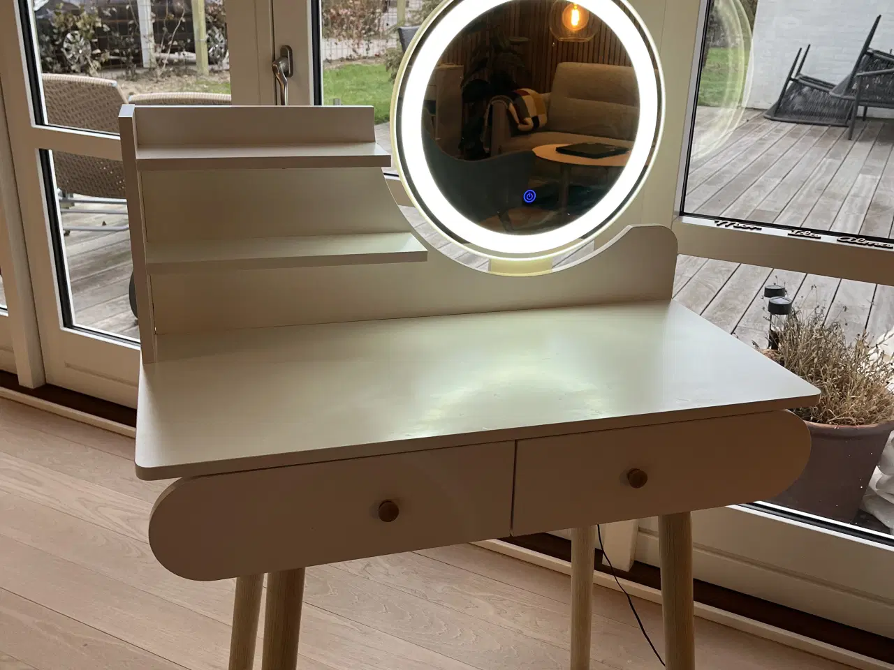 Billede 3 - Sminkebord