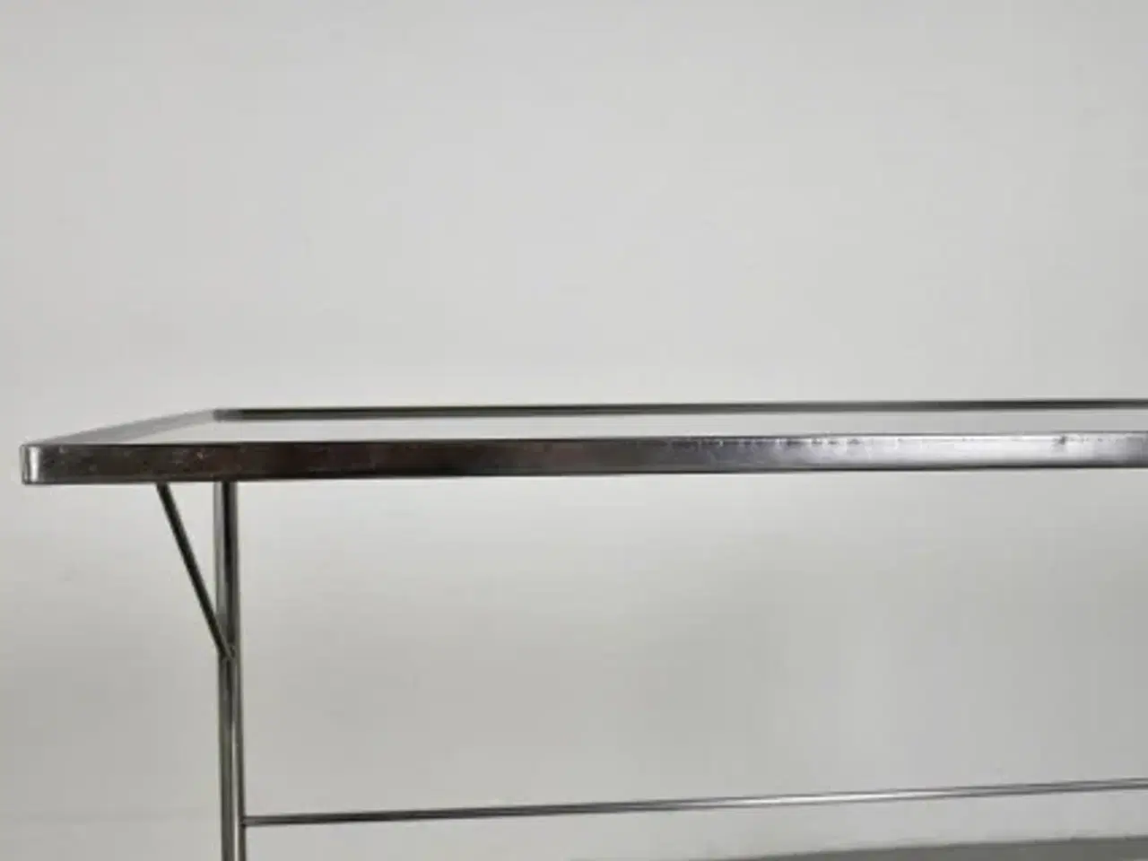 Billede 6 - Rullebord i stål med to hylder, 100 cm.