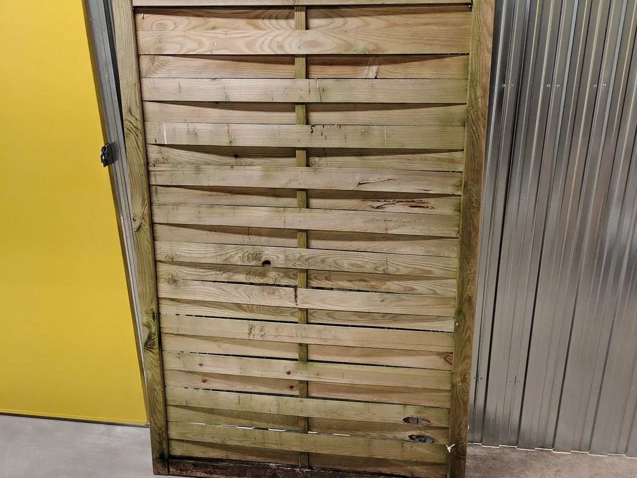 Billede 2 - Gasflaske og hegn