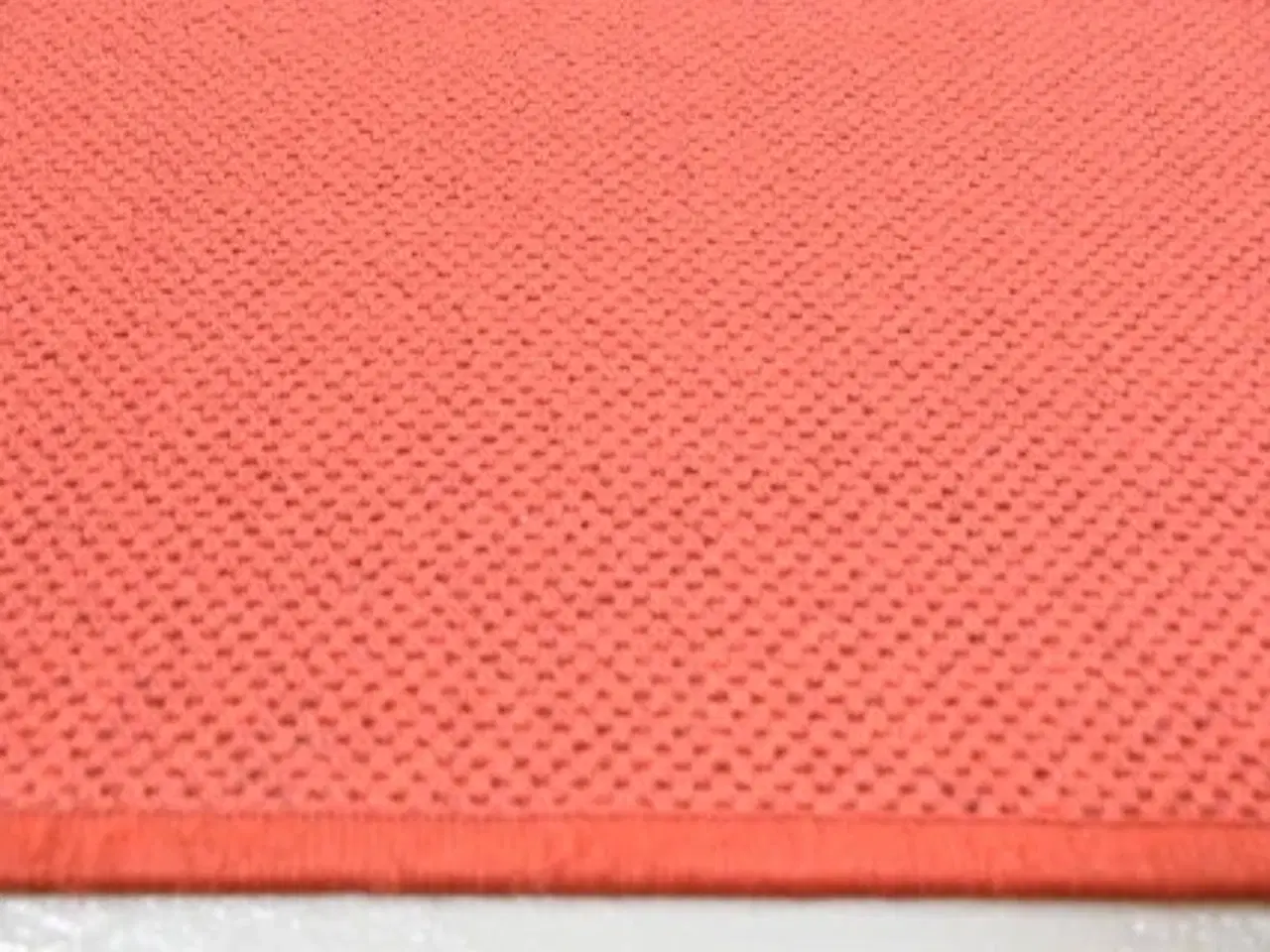 Billede 3 - Stort gulvtæppe i rød