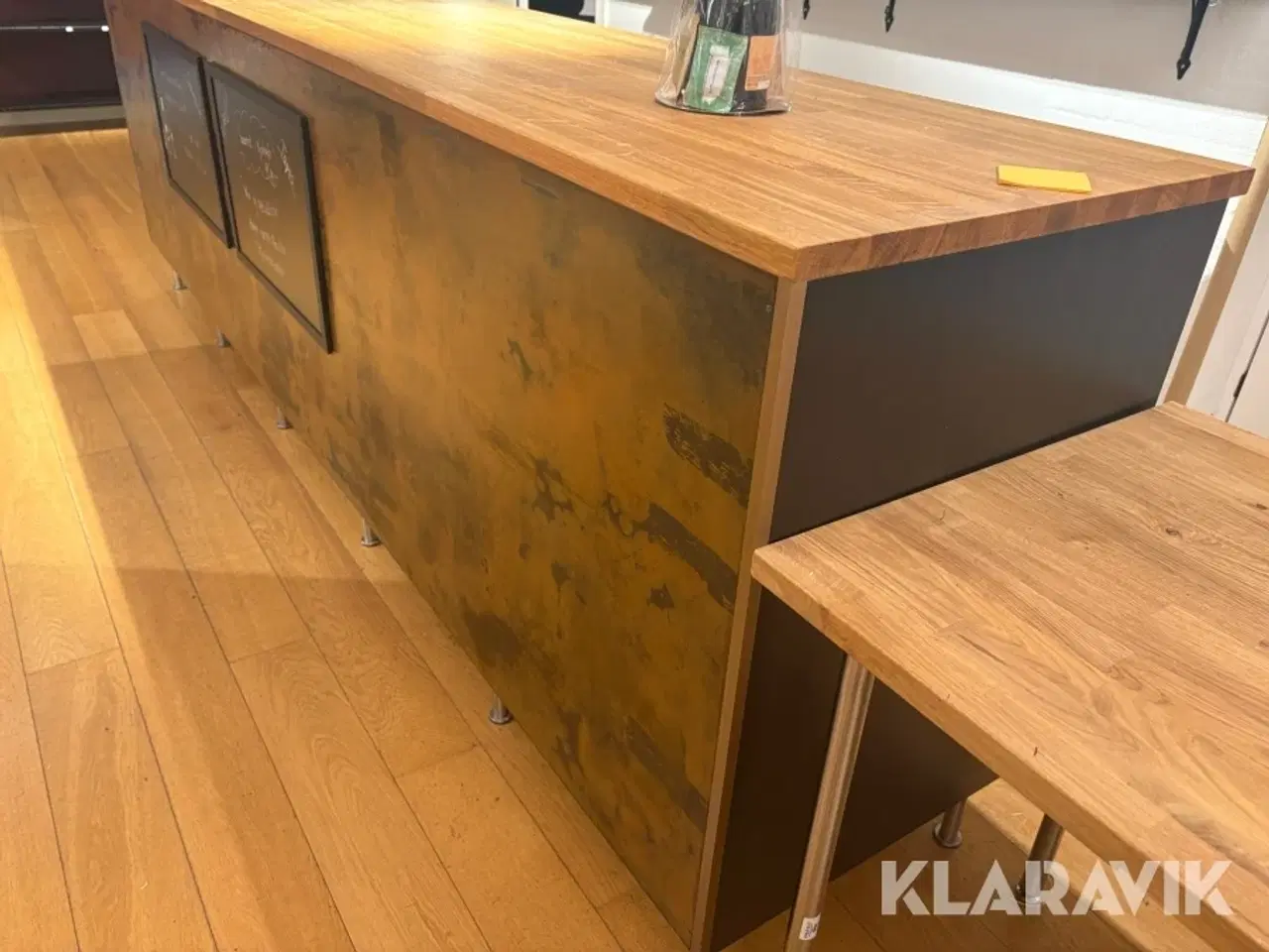 Billede 11 - Butiksinventat - kasseapparat, disk og indskudsborde