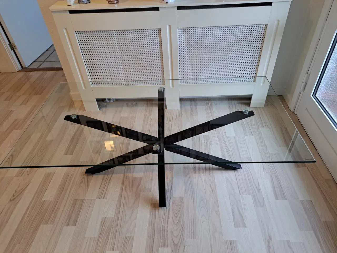 Billede 2 - Sofabord "NYT" med glasplade og stålben