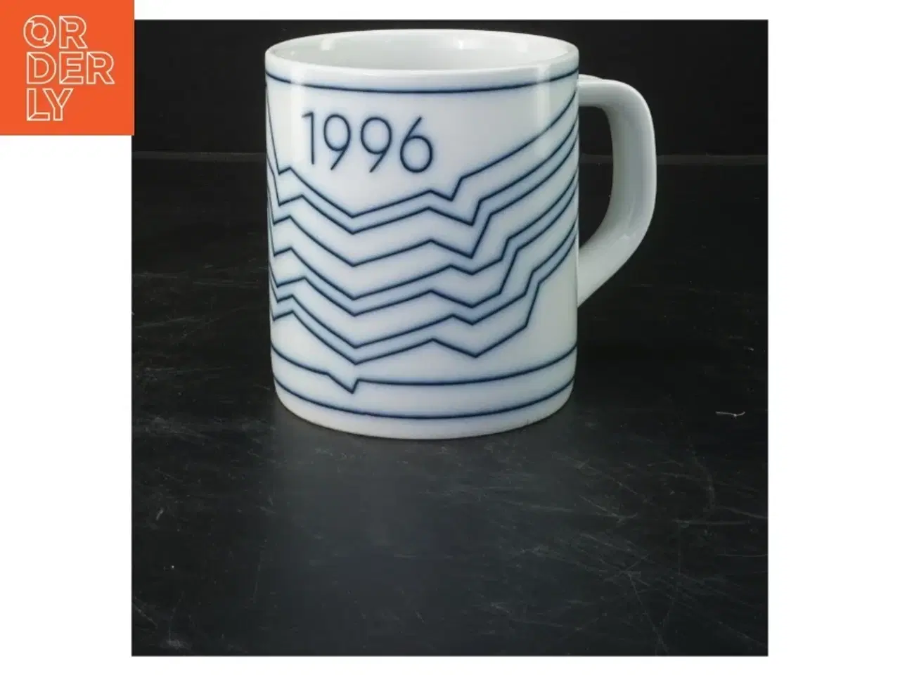 Billede 1 - Royal Copenhagen årskrus 1996 fra Royal Copenhagen (str. 11,5 cm)