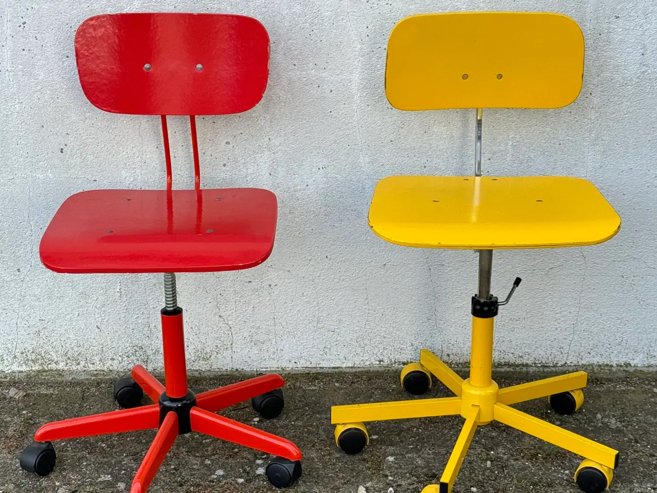 Billede 1 - Rød og gul retro kontorstole 