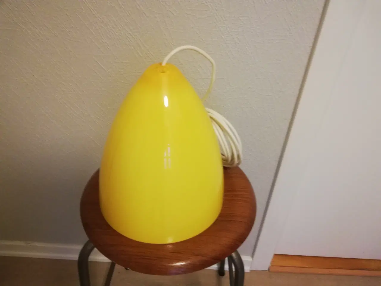 Billede 1 - Gul loftlampe i akryl retro