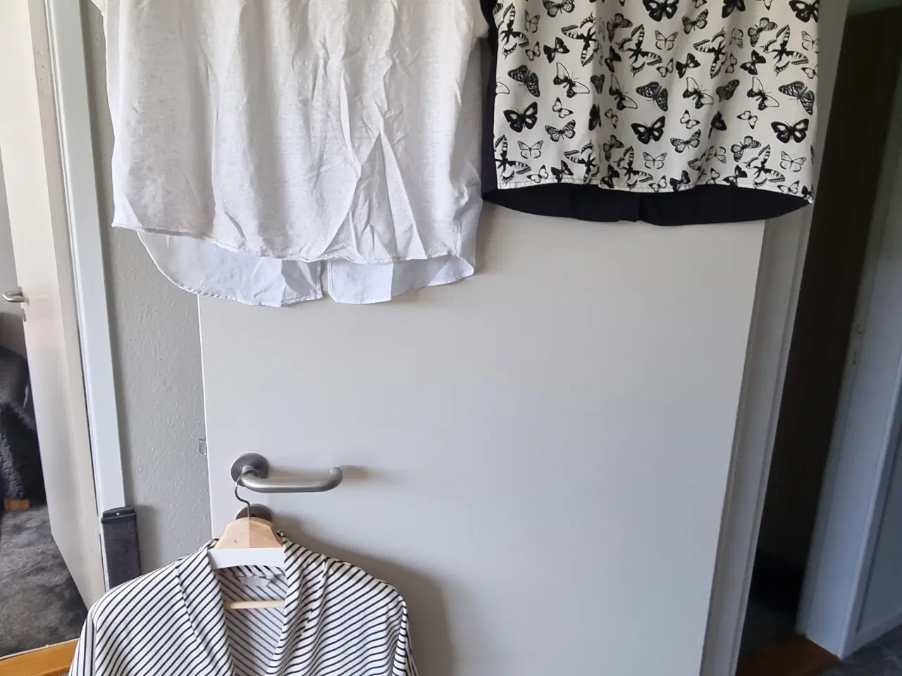 Billede 1 - Bluser fra Hennes og Mauritz og Only.  Str M pris 