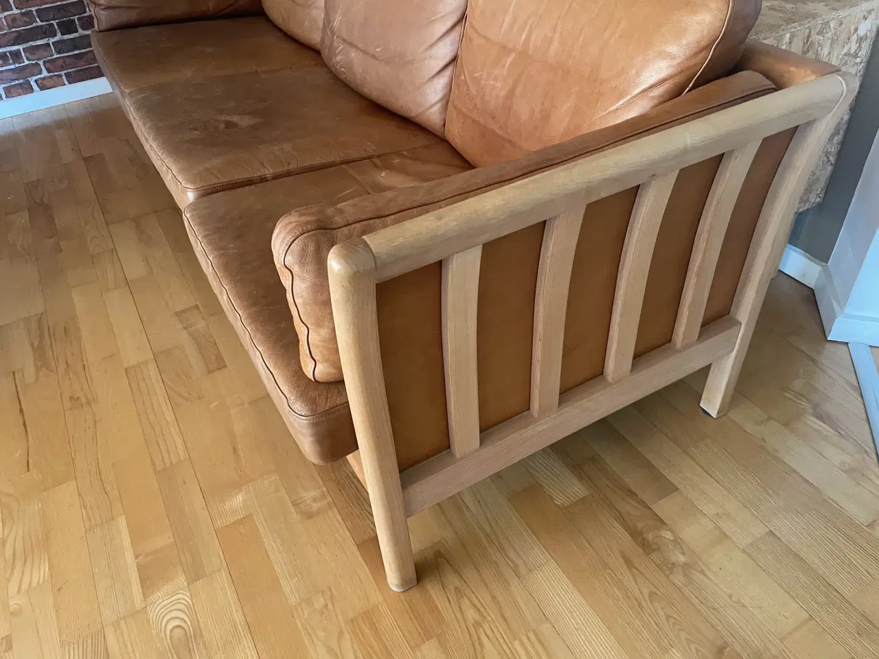 Billede 3 - Mogens Hansen 3-pers sofa i brun læder – tremmesof