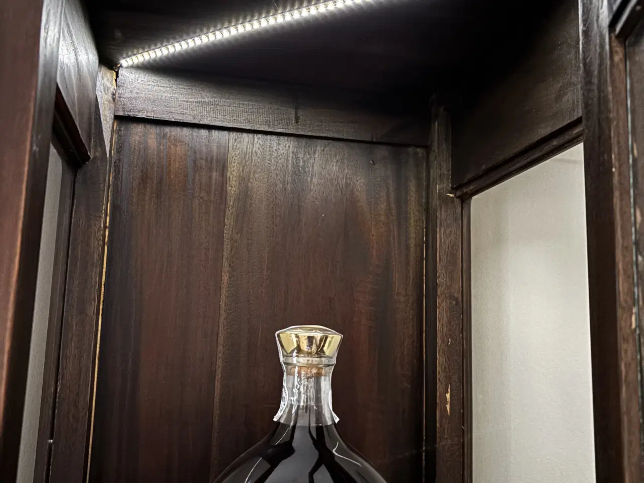 Billede 4 - Glas skab med LED 