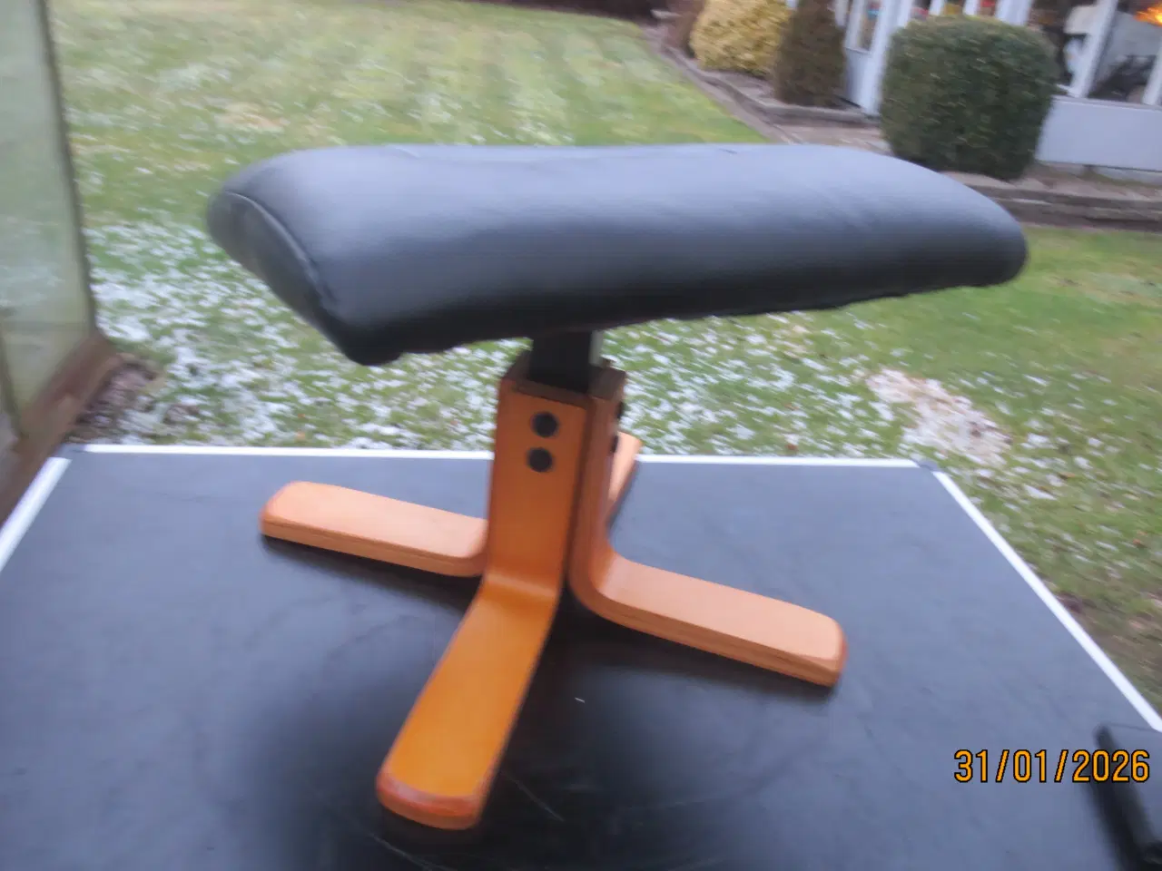 Billede 3 - 1 stk Fodskammel med sort Læder 