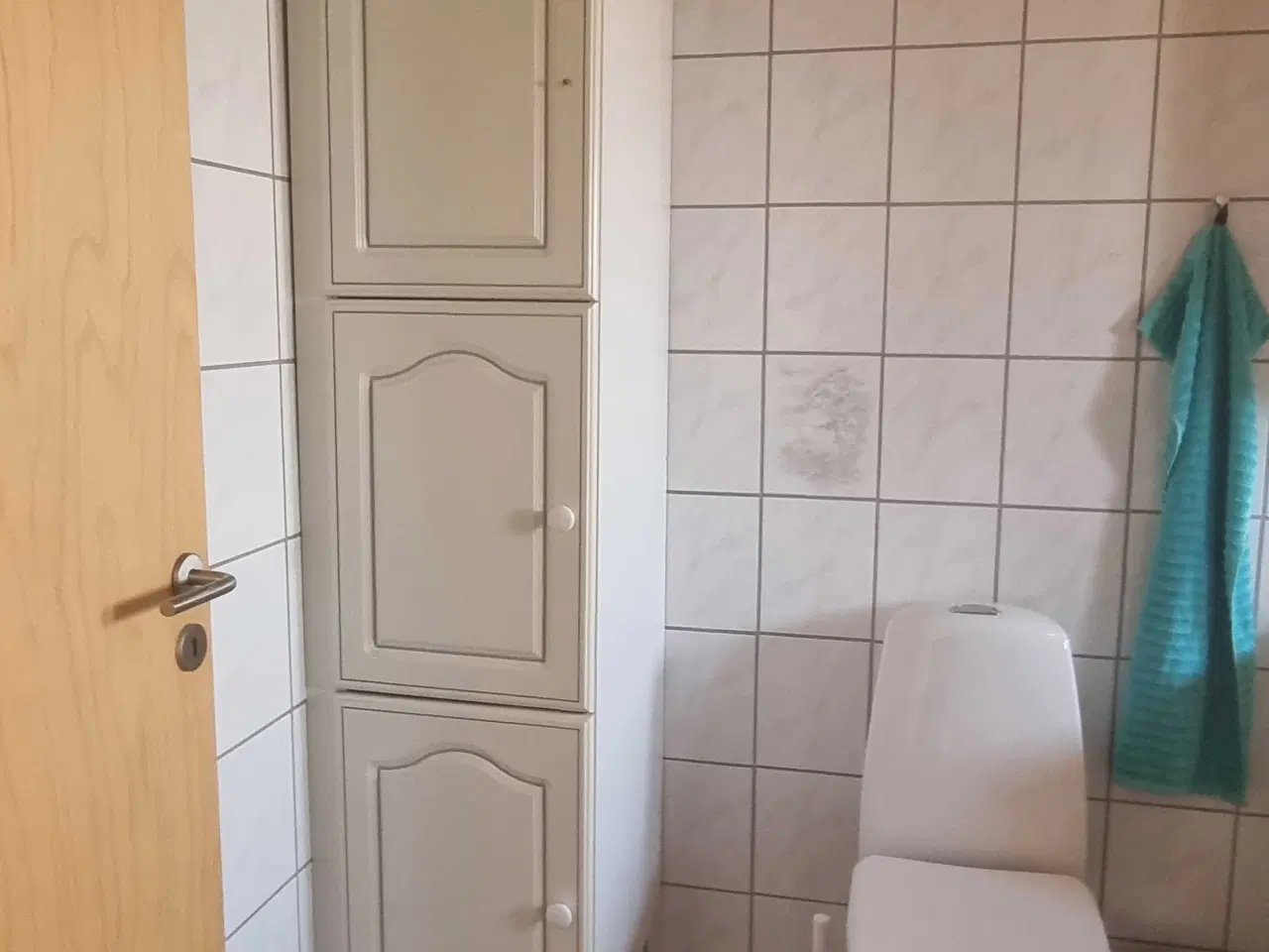 Billede 2 - Badeværelse møbler