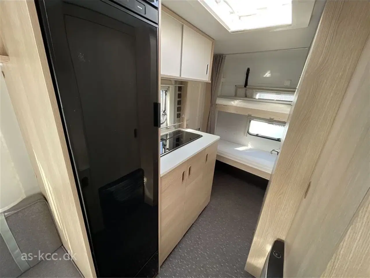 Billede 5 - 2022 - Adria Aviva 400 DK   Adria Aviva 400 DK årg 2022 4 sovepladser, 4 siddepladser Posemarkise, Isabella Sun Shine med front.