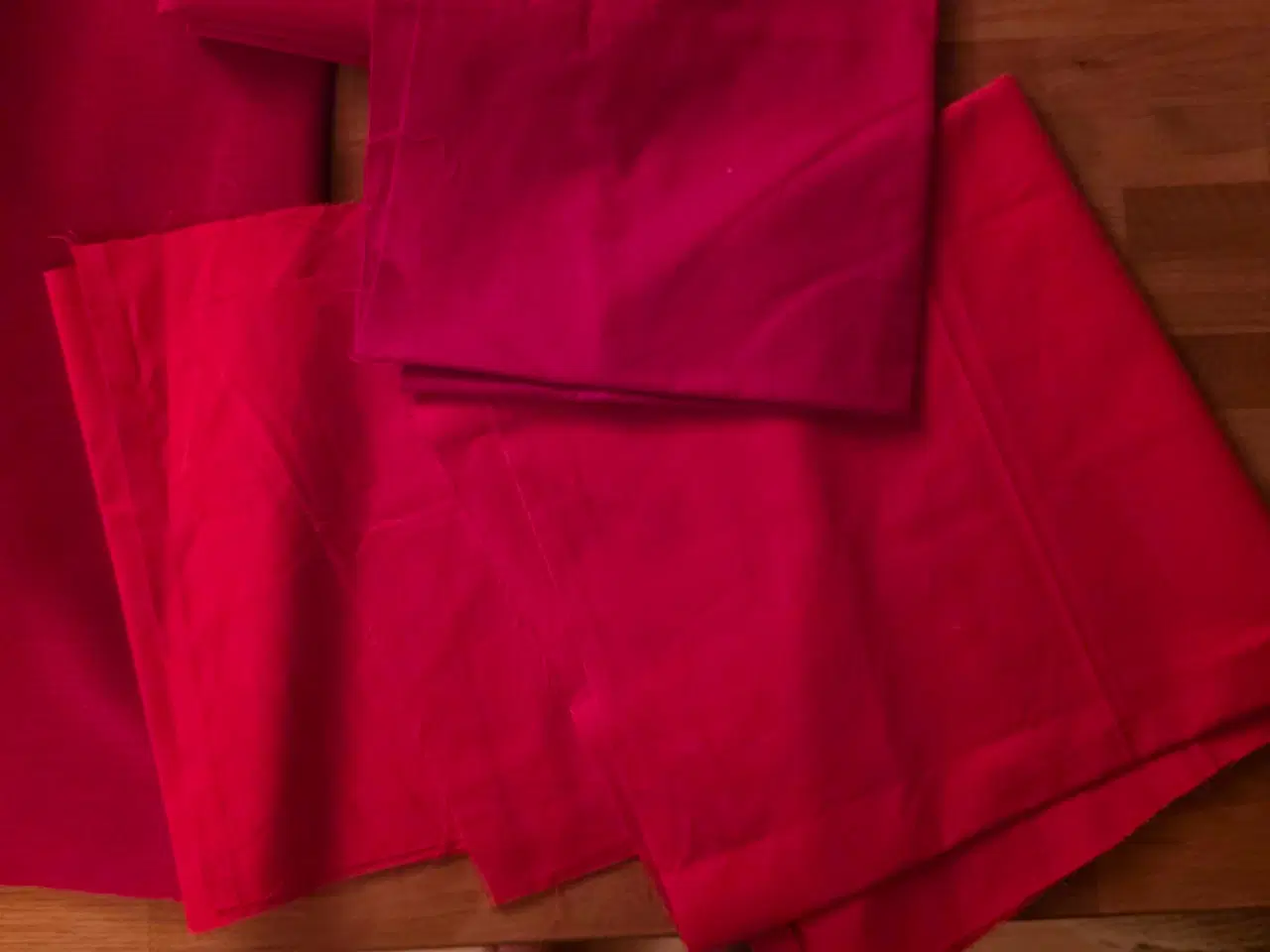 Billede 4 - Kvalitets stof, røde nuancer.