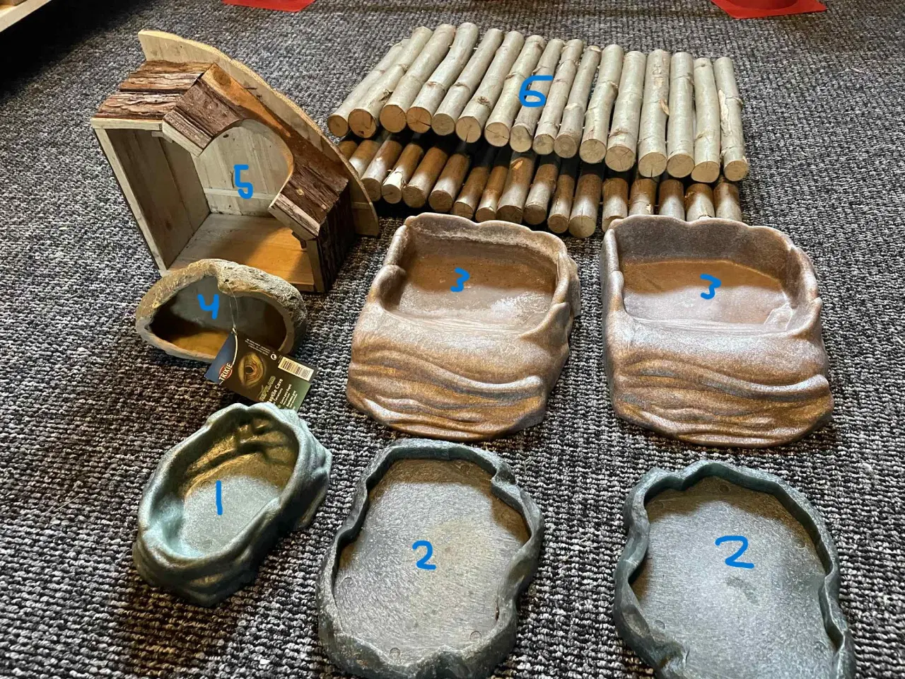 Billede 1 - Vandskål, madskål og huler