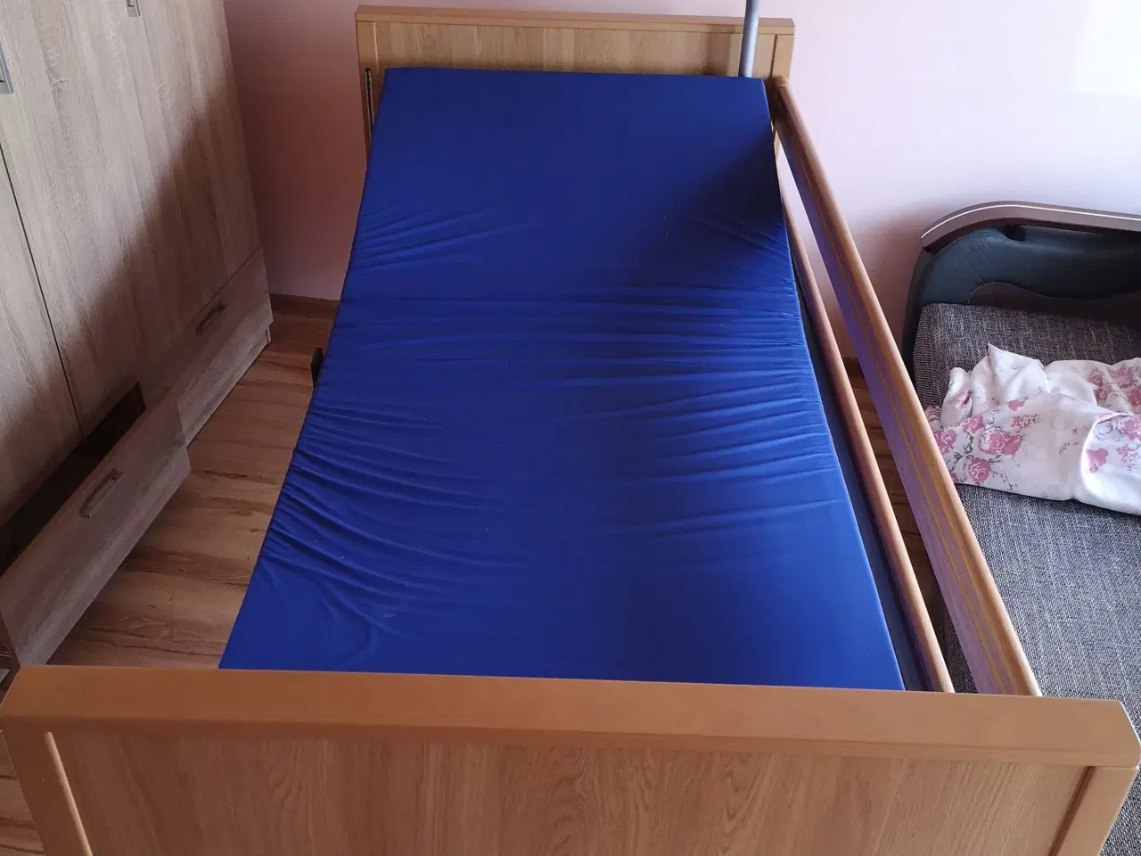 Billede 1 - Special seng plus andre handicap tilbehør