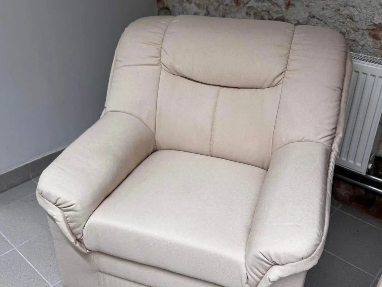 Billede 4 - Sofasæt 3+1+1 i lys beige kunstlæder