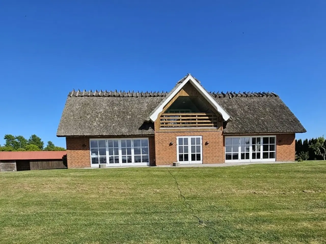 Billede 1 - Stort hus på stor grund, Bogø