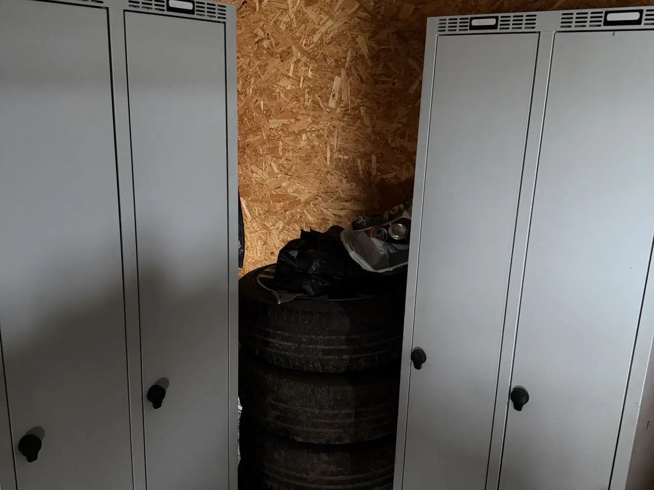 Billede 5 - 2 stk. metalskabe / omklædningsskabe