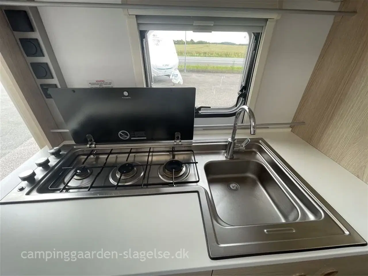 Billede 6 - 2020 - Adria Aviva 563 PT 3 køjer Familievenlig køjevogn med masser af plads og feriehumør!