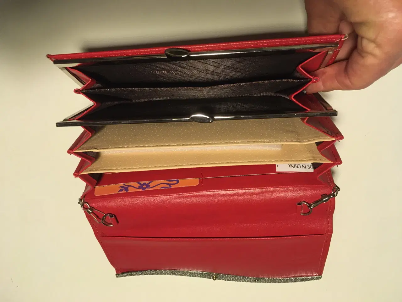 Billede 6 - Rød taske Clutch fra Ichi i slangeskinds look 