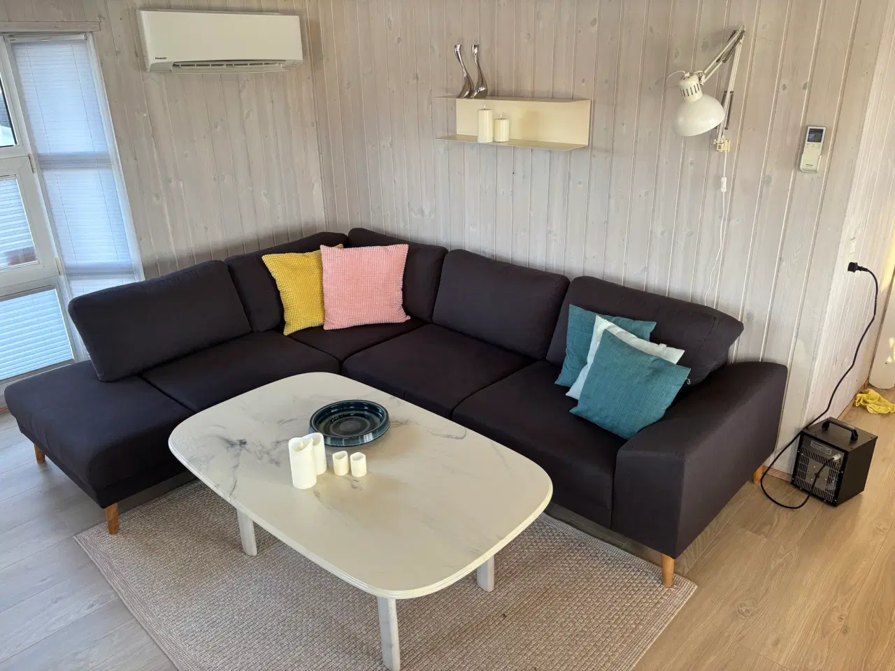 Billede 2 - Hjørnesofa med bord