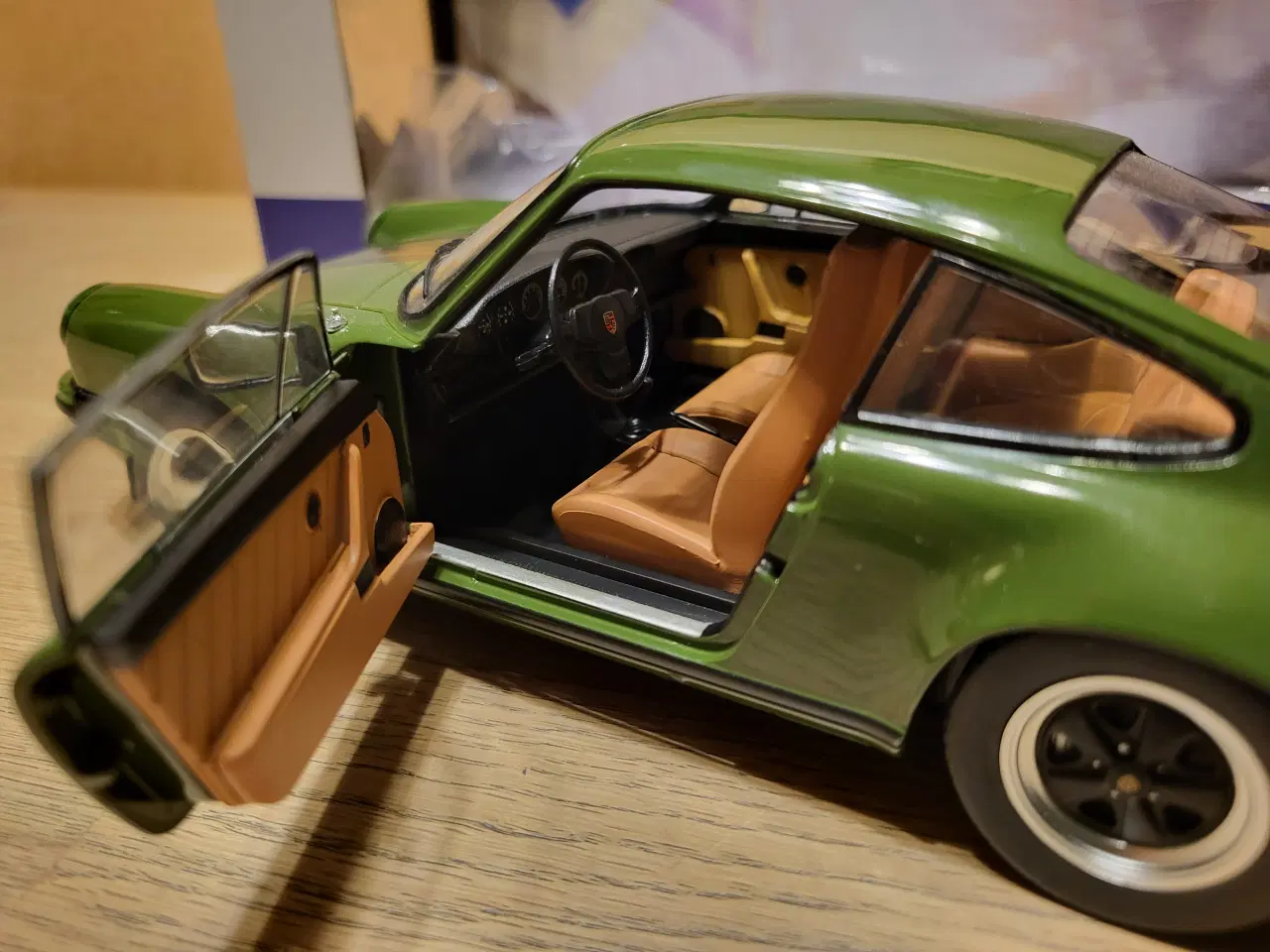 Billede 6 - Modelbil 1:18 porsche 911 - 400 kr.