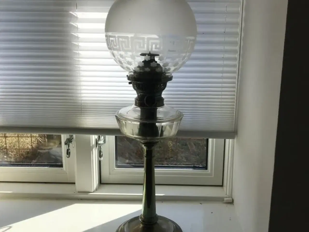 Billede 1 - Fin antik petroleums lampe