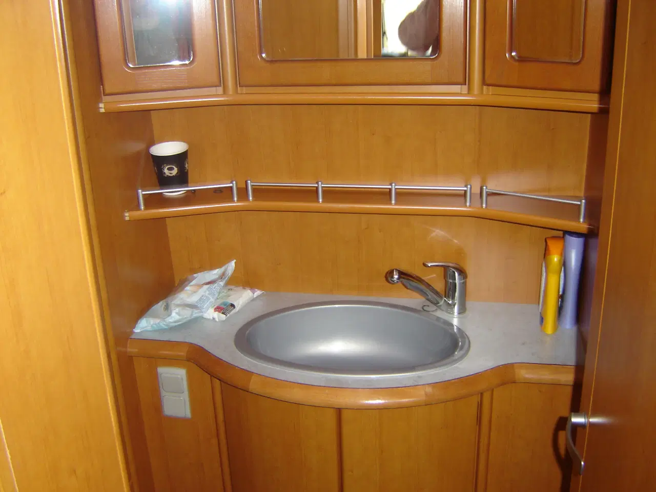 Billede 8 - Velholdt campingvogn med helsårstelt (Gysto) 